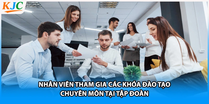 Nhân viên tham gia các khóa đào tạo chuyên môn tại tập đoàn